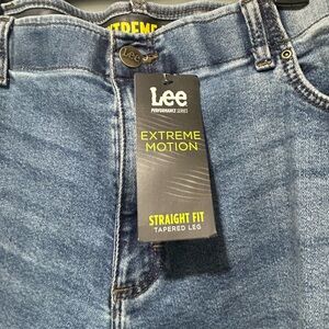 Lee Extreme Motion Straight Fit Jeans